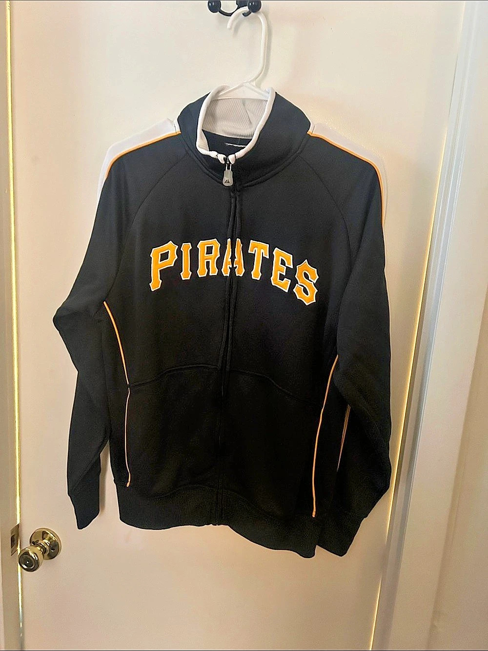 Majestic Pirates Full-Zip Jacket in Black & Yellow Like New